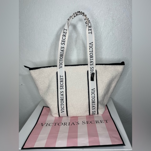 NWT Victoria's Secret Cozy Plush Fleece Sherpa Tote Bag Black White Gift Ready - Picture 4 of 13
